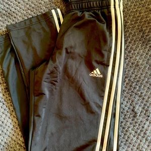 Adidas 🏃‍♂️🏃‍♂️🏃‍♂️